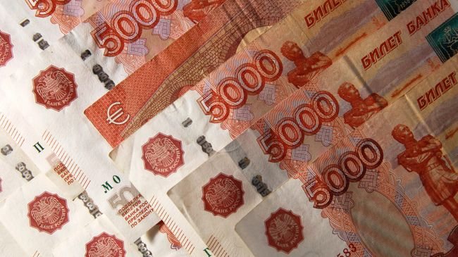Молодёжь и жители крупных городов чаще других берут подработки, показало исследование