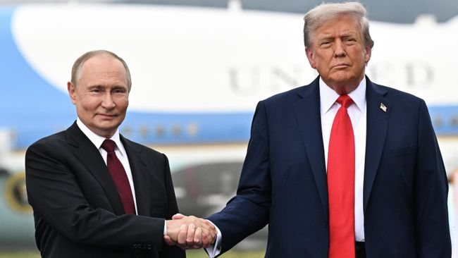 Трамп заявил о необходимости завершить конфликт на Украине после разговора с Путиным