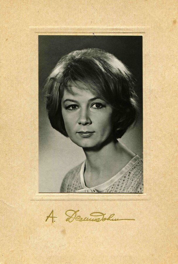 Алле Демидовой — 90 лет: что актриса сделала первой в театре и кино
