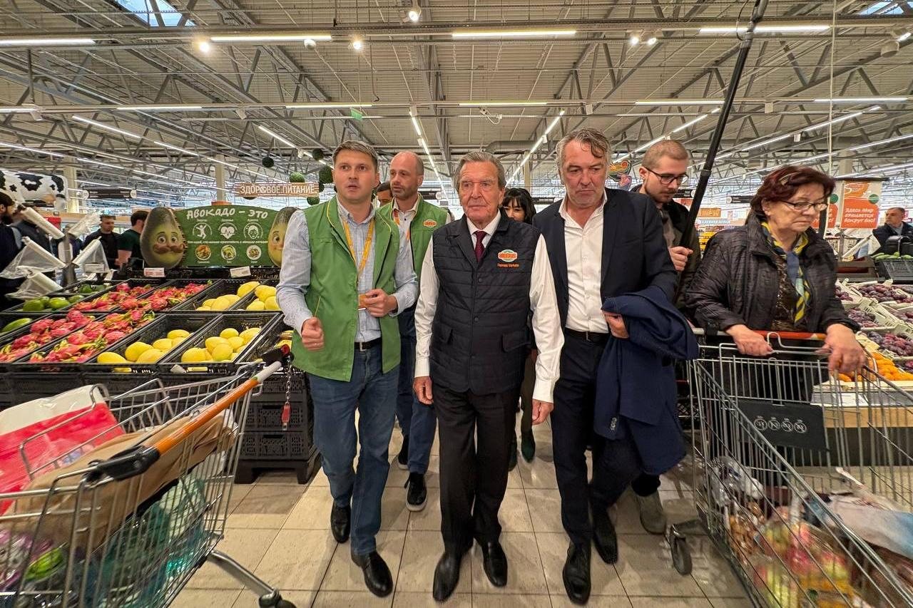 Шредер приехал в Москву на встречу с Globus после назначения в набсовет