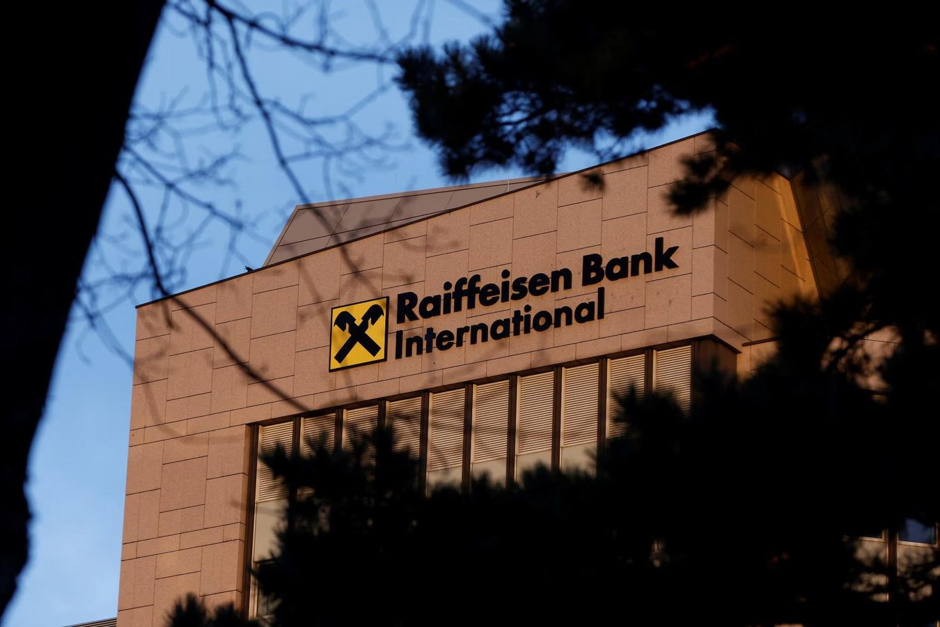 Суд в Вене разрешил Raiffeisen получить активы Rasperia на €3,2 млрд