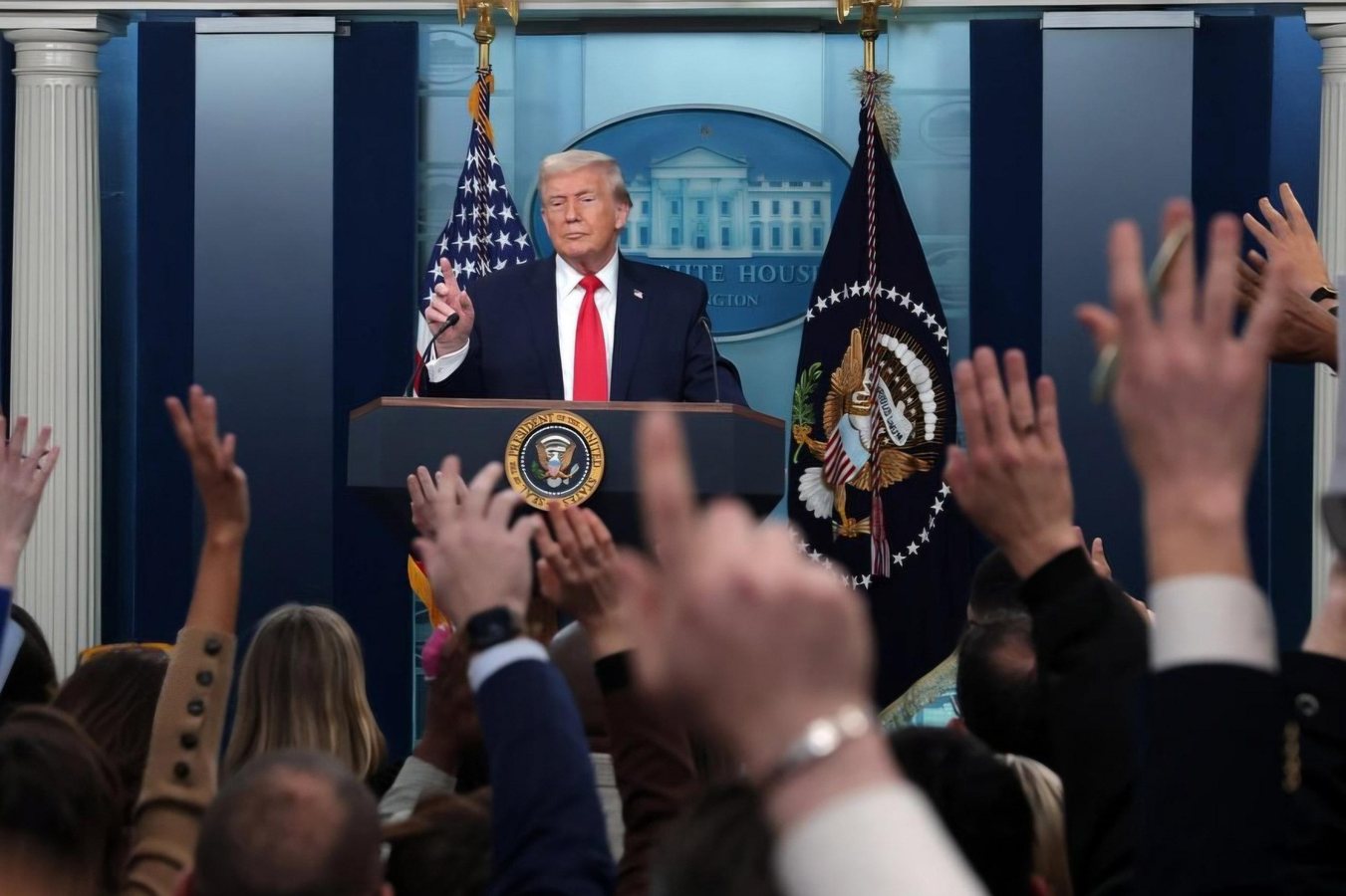 CNN, MS NOW и Politico подали в суд на Трампа из-за запрета доступа в Белый дом