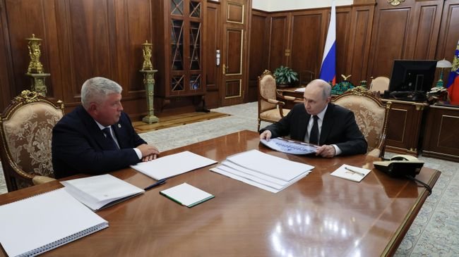 Путин поручил Дронову отремонтировать более половины школ Новгородской области