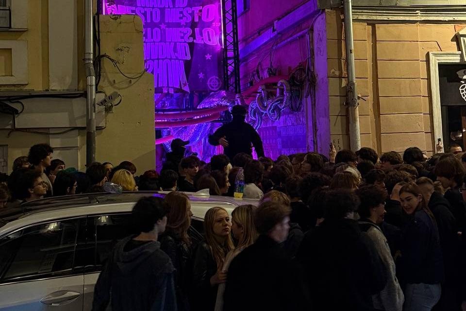 Силовики сорвали концерт Madk1d в Москве, задержаны около десяти человек