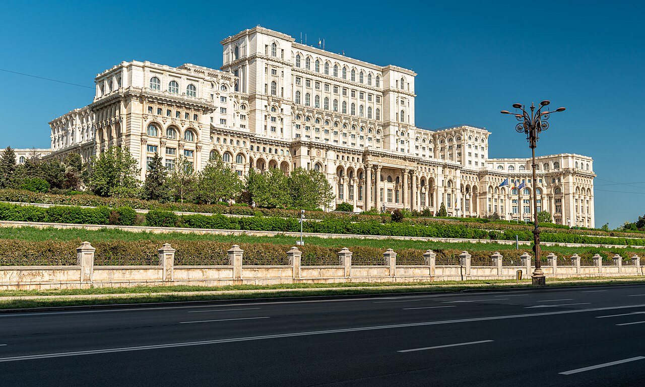 Парламент Румынии голосует по утверждению правительства Никулеску